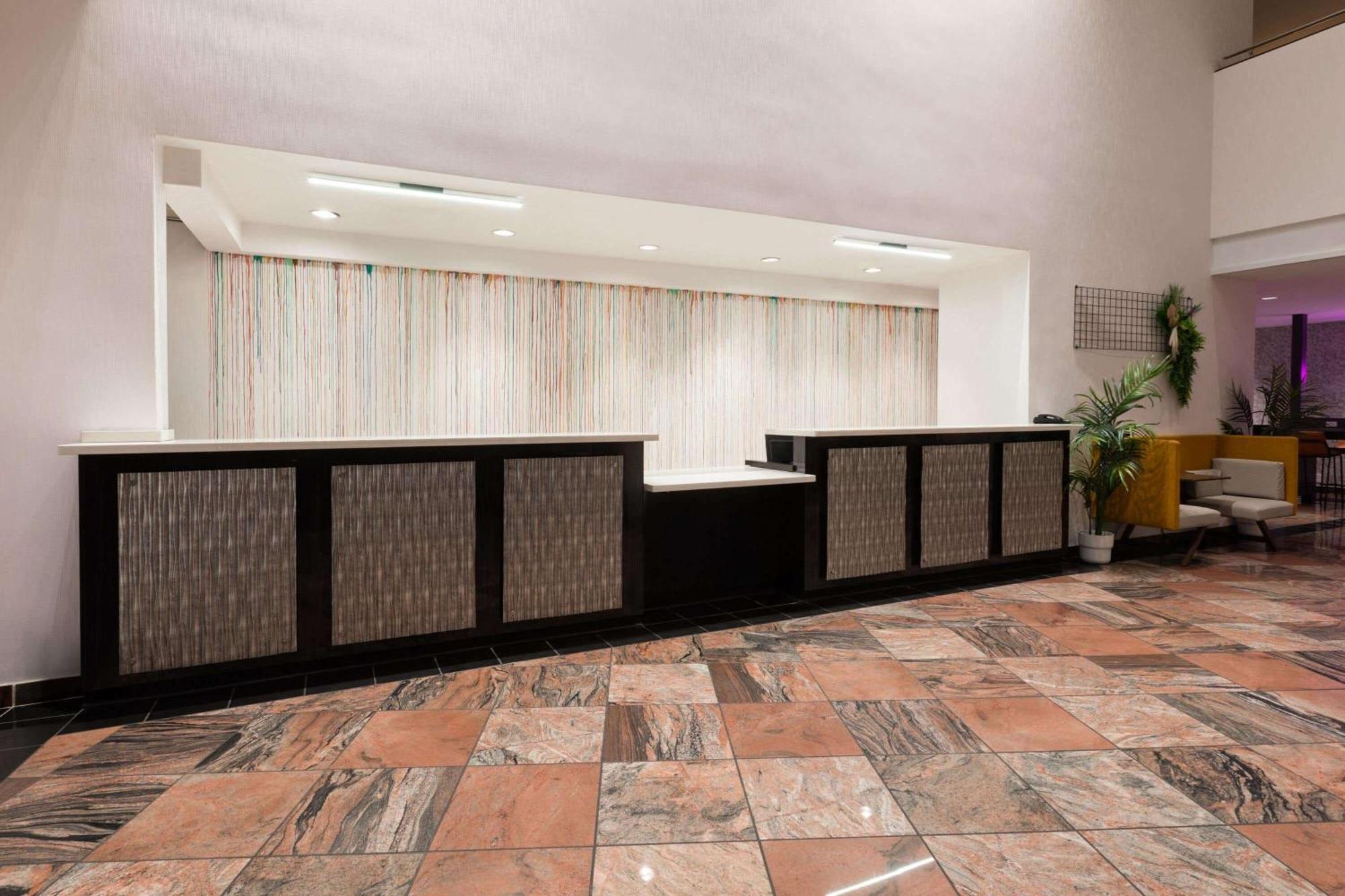 Wyndham Garden Norfolk Downtown Hotel Exterior foto